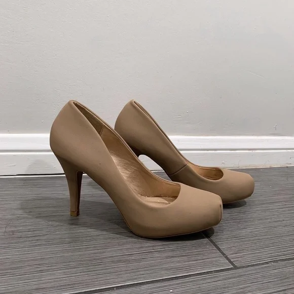Celia Tan mid heels 👠 - Picture 2 of 6